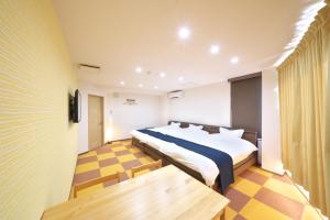Een bed of bedden in een kamer bij Kanazawaya