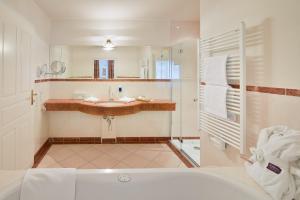 Kúpeľňa v ubytovaní Hotel Barbarahof 4 stars Superior - including Summer Card - Adults Only "soft" from 10 years