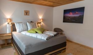 Posteľ alebo postele v izbe v ubytovaní Ferienhaus Alpsteig