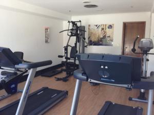 
The fitness center and/or fitness facilities at Royalty Barra Hotel
