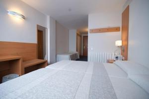 Ένα ή περισσότερα κρεβάτια σε δωμάτιο στο Hotel Europa