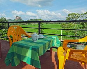 Balcone o terrazza di Sigiriya Water Guest & View Point Restaurant