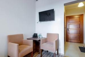 TV a/nebo společenská místnost v ubytování Hotel Łokietek