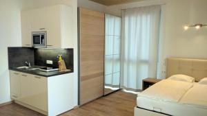 Kuchnia lub aneks kuchenny w obiekcie 211 Amsterdam, Studio Apartment, 30m2 1-4 Pers