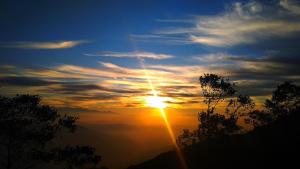 Alba o tramonto visti dall'interno dell'ostello o dai dintorni