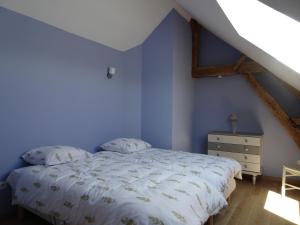 מיטה או מיטות בחדר ב-Le rucher