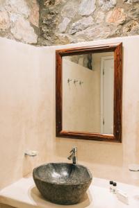 ห้องน้ำของ Zatrikion Santorini Villas