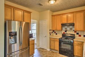 Gallery image of Spacious Stone Mountain Home - Walk Everywhere! in Stone Mountain +16 photos