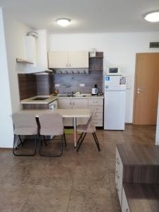 
Кухня или кухненски бокс в Apartamenti Zhelezovi
