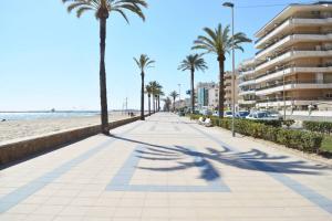 Fotografia z galérie ubytovania Seafront apt Amazing terrace 2 double & 2 single bed v destinácii Cunit