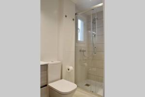 Fotografia z galérie ubytovania Seafront apt Amazing terrace 2 double & 2 single bed v destinácii Cunit