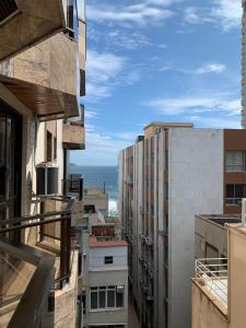 desde el balcón de un edificio en Flat Prudente de Morais, en Río de Janeiro