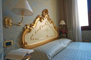 Postel nebo postele na pokoji v ubytování Hotel Torino