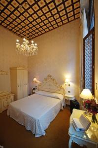 Postel nebo postele na pokoji v ubytování Hotel Torino