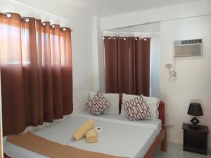 Postel nebo postele na pokoji v ubytování Zenith Inn & Resto Bar
