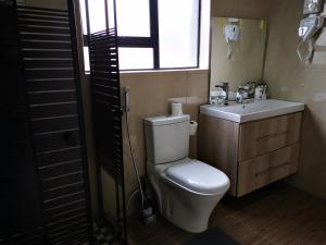Vonios kambarys apgyvendinimo įstaigoje Green Olive Panorama
