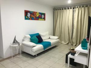 a living room with a couch and a tv at Apt localização excelente in Maceió