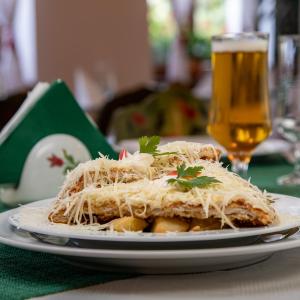 Jedzenie w pensjonacie lub w pobliżu