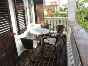 Ein Balkon oder eine Terrasse in der Unterkunft Apartment Krajacic