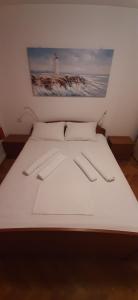 Ein Bett oder Betten in einem Zimmer der Unterkunft Apartment Krajacic