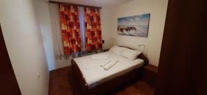 Ein Bett oder Betten in einem Zimmer der Unterkunft Apartment Krajacic