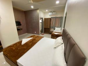 Postel nebo postele na pokoji v ubytování HOTEL DIVINE