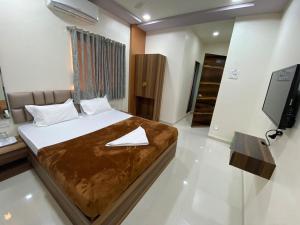 Postel nebo postele na pokoji v ubytování HOTEL DIVINE