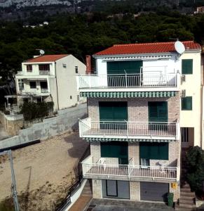 Budova, v ktorej sa apartmán nachádza