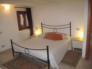 a bedroom with a bed with orange pillows on it at Abitazione Morosini Apartment in Venice