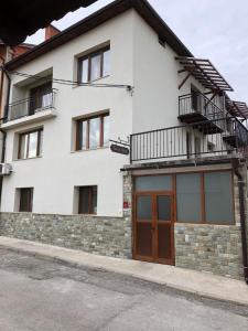 The building in which a vendégházakat is located