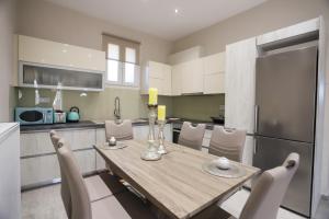 Kuchyň nebo kuchyňský kout v ubytování Olive Grove Deluxe apartment