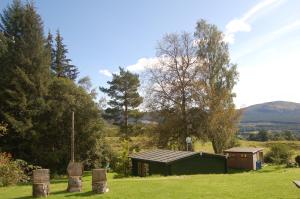 Gallery image of Cosy Rowan woodland lodge no3 in Killin