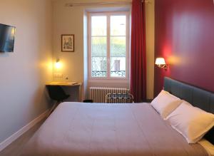 Postel nebo postele na pokoji v ubytování Hôtel Le Dormeux