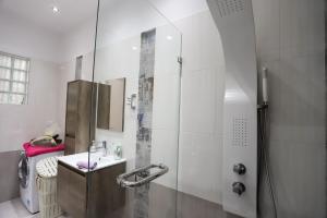 Koupelna v ubytování Olive Grove Deluxe apartment