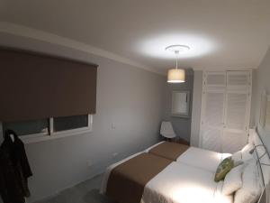 Posteľ alebo postele v izbe v ubytovaní Trip Canteras, new Beach Apartment