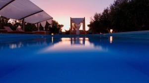 The swimming pool at or close to Stavlos