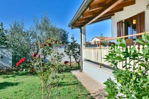 a house with a garden and a balcony at Adriatico Bungalow in Poreč