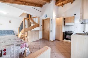 Kuchyňa alebo kuchynka v ubytovaní Residence Arnica + 37 fotografií