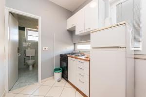 Kuchyňa alebo kuchynka v ubytovaní Apartments Danijela 1 + 13 fotografií