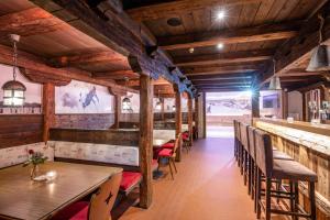 Hotel Jakobwirt Westendorf餐厅或其他用餐的地方