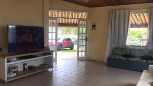 TV a/nebo společenská místnost v ubytování Condomínio Parque de jacuipe
