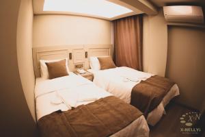 Postel nebo postele na pokoji v ubytování X-NELLYİ HOTEL