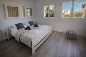 Ένα ή περισσότερα κρεβάτια σε δωμάτιο στο MARINA SEA +41 φωτογραφίες