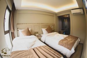 Postel nebo postele na pokoji v ubytování X-NELLYİ HOTEL