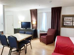 TV a/nebo společenská místnost v ubytování Seely's Motel