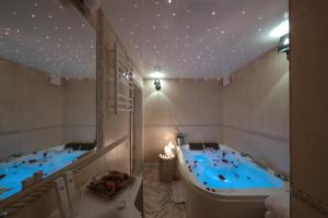 Fotografie z fotogalerie ubytování Deluxe Jacuzzi Apartment by LIUKSAI v destinaci Klaipėda
