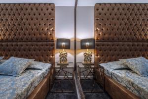 Postel nebo postele na pokoji v ubytování Deluxe Jacuzzi Apartment by LIUKSAI + 37 fotografií