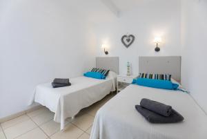 En eller flere senge i et værelse på Casa Sol de Jandía + 14 billeder