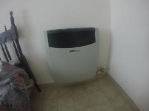 eine Ecke eines Zimmers mit einem Computer an der Wand in der Unterkunft Casa Esquina - Barrio Palermo - Zona Anfiteatro in Villa María