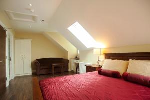 Postel nebo postele na pokoji v ubytování Sea Breeze Lodge B&B Galway